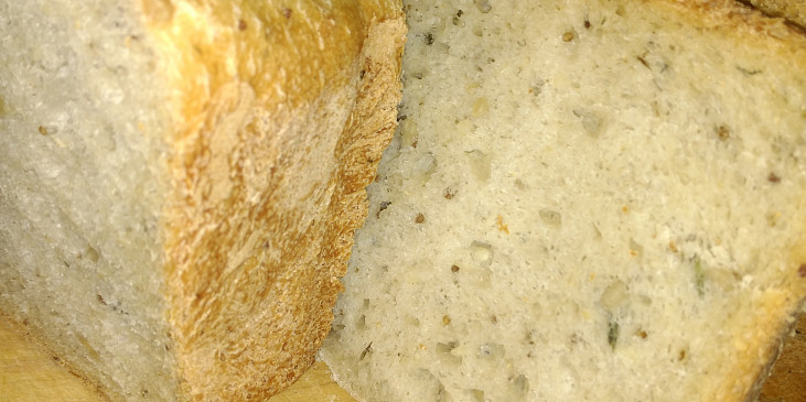 Pečeno z poloviční dávky v domácí pekárně, chleba opravdu chutná skvěle!