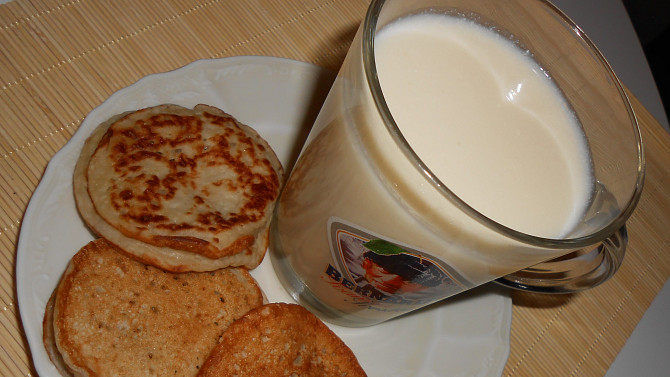 Kysané rostlinné mléko  (Dělená strava podle LK - kytičky), Kysané rostlinné mléko+lívanečky z kysaného rostl. mléka