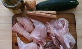 Králík s cuketovo-okurkovým pyré z pomalého hrnce