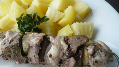 Kuřecí špízy s brambory z parního hrnce