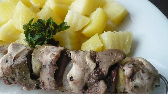 Kuřecí špízy s brambory z parního hrnce