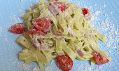 Tagliatelle s šunkou a parmezánem