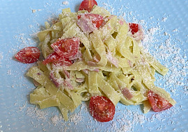 Tagliatelle s šunkou a parmezánem