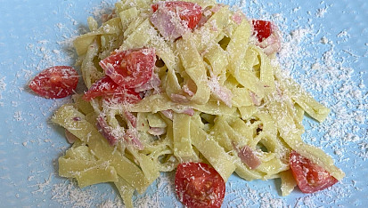 Tagliatelle s šunkou a parmezánem