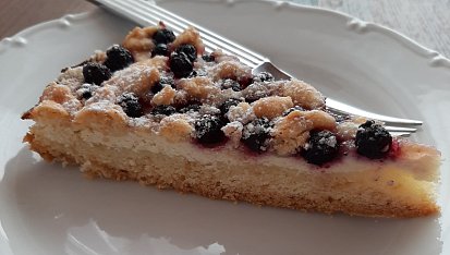 Drobenkový koláč s tvarohem a ovocem