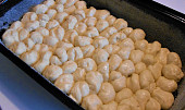Dukátové buchtičky s krémem  (Dělená strava podle LK - kytičky), dukátové buchtičky před pečením