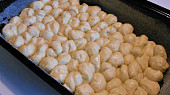 Dukátové buchtičky s krémem  (Dělená strava podle LK - kytičky), dukátové buchtičky před pečením