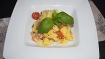 Nudle s pancettou a parmezánem