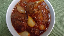Řecký guláš stifado z české trouby