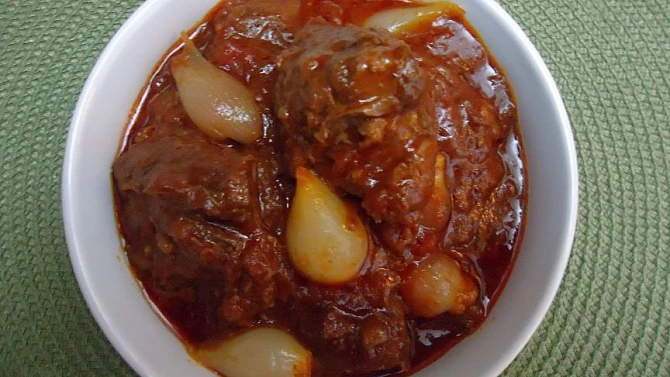 Řecký guláš stifado z české trouby