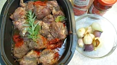 Řecký guláš stifado z české trouby