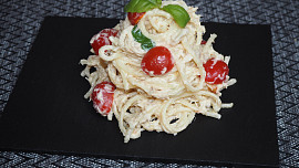 Špagety s uzenou makrelou