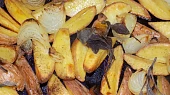 Brambory se šafránem a hořčicí