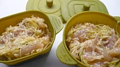 Kuřecí směs se sýrem a pórkem v parním hrnci i s brambory