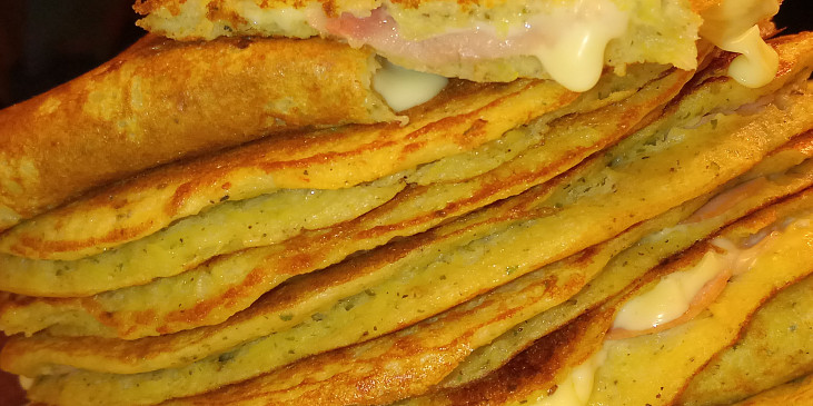 Bramborákové omelety plněné šunkou a sýrem