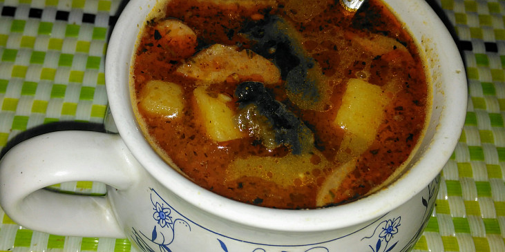 Bramborová gulášová polévka s hlívou (Výborná polévka! )
