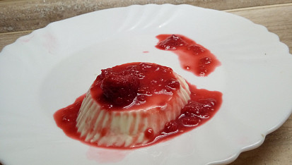 Panna cotta s malinovou omáčkou