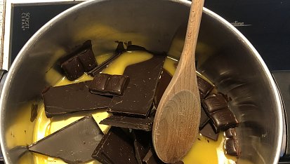 Čokoládové brownies  se skořicí