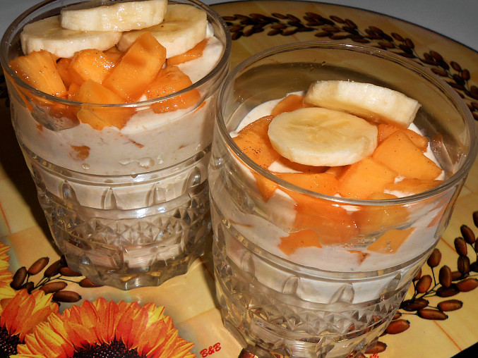 Domácí ovesný jogurt s ovocem  (Dělená strava podle LK - Kytičky + ovoce), Ovocný pohár s domácím ovesným jogurtem SPLK