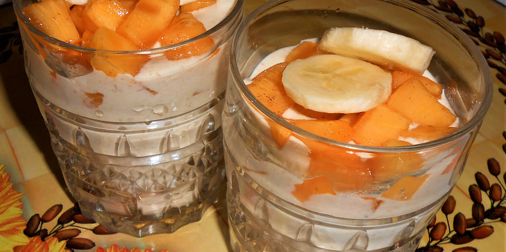 Ovocný pohár s domácím ovesným jogurtem SPLK