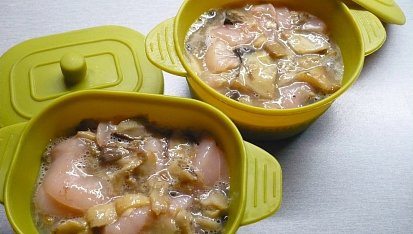 Kuřecí nudličky s houbami z parního hrnce i s bramborami