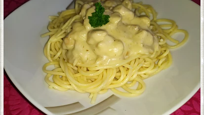 Rychle spagety s kurecim masem a syrovou omackou