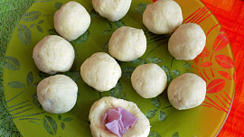 Bramborové knedlíčky s brokolicovou omáčkou