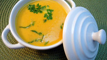 Fenyklovo-mrkvová polévka se smetanou