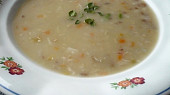 Hrstková polévka, Polévka z koupené směsi luštěnin a obilnin. Vařená s kořenovou zeleninou, kořením a zahuštěna cibulovou jíškou.