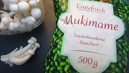 Krůtí kousky se shimeji a mukimame boby