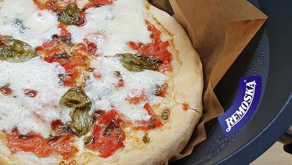 Pizza Margherita (pečená v remosce)