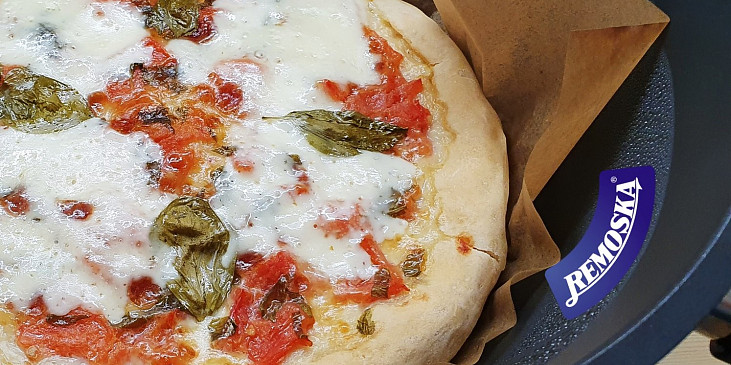 Pizza Margherita (pečená v remosce)