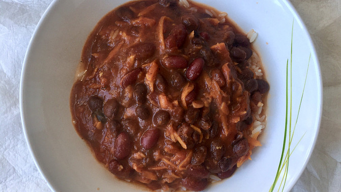 Chilli z červených a černých fazolí - vegan