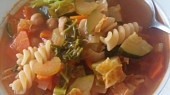 Podzimní zeleninová polévka připomínající Minestrone
