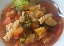Podzimní zeleninová polévka připomínající Minestrone
