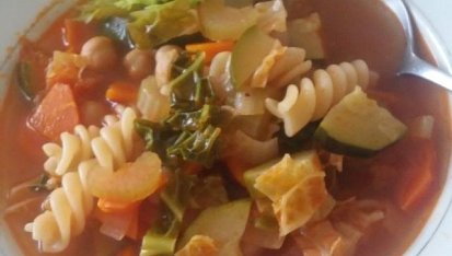 Podzimní zeleninová polévka připomínající Minestrone