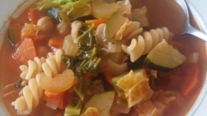 Podzimní zeleninová polévka připomínající Minestrone