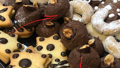 Vánoční sádláky (sádlové koláčky), Čokoládové sádláky s oříškem namáčeným v marmeládě