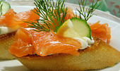 Crostini gravlax - lososové minichlebíčky