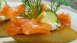 Crostini gravlax - lososové minichlebíčky