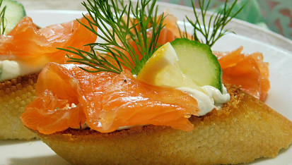 Crostini gravlax - lososové minichlebíčky
