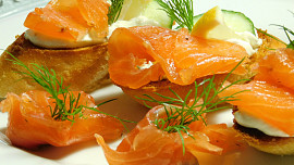 Crostini gravlax - lososové minichlebíčky