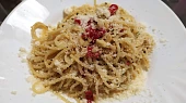 Těstoviny aglio olio e peperoncino