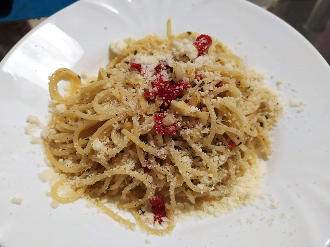 Těstoviny aglio olio e peperoncino
