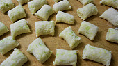 Zelné šlíšky s dušenými žampiony  (Dělená strava podle LK - Kytičky + zelenina), zelné šlíšky syrové  SPLK