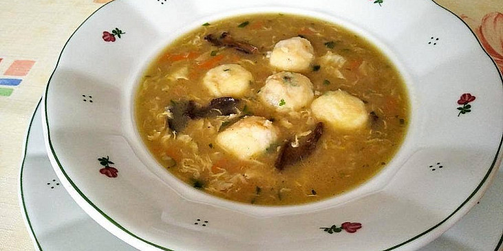 Babiččina zeleninová polévka s houskovými knedlíčky (Babiččina zeleninová polévka s houskovými…)