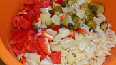 Těstovinovo-paprikový salát
