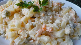 Bramborovo - zeleninový salát