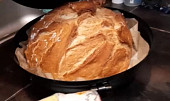 Křupavý domácí chléb v UFO disku na pečení (Chrumkavý domáci chlieb v UFO – disku na pečenie)