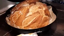 Křupavý domácí chléb v UFO disku na pečení